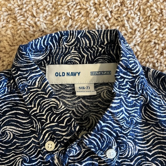 Old navy polo size small 6/7.  Like new.  Excellent condition - Picture 3 of 4